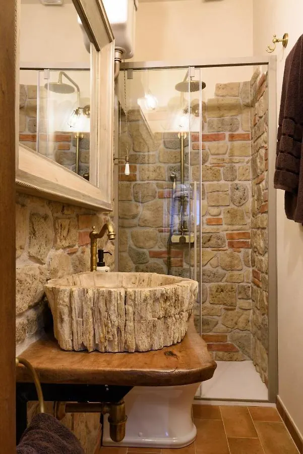 Hortus Conclusus + Free Parking Apartment Siena 0*,  Italy