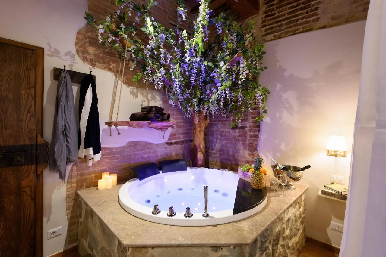 Hortus Conclusus + Free Parking Apartment Siena Italy