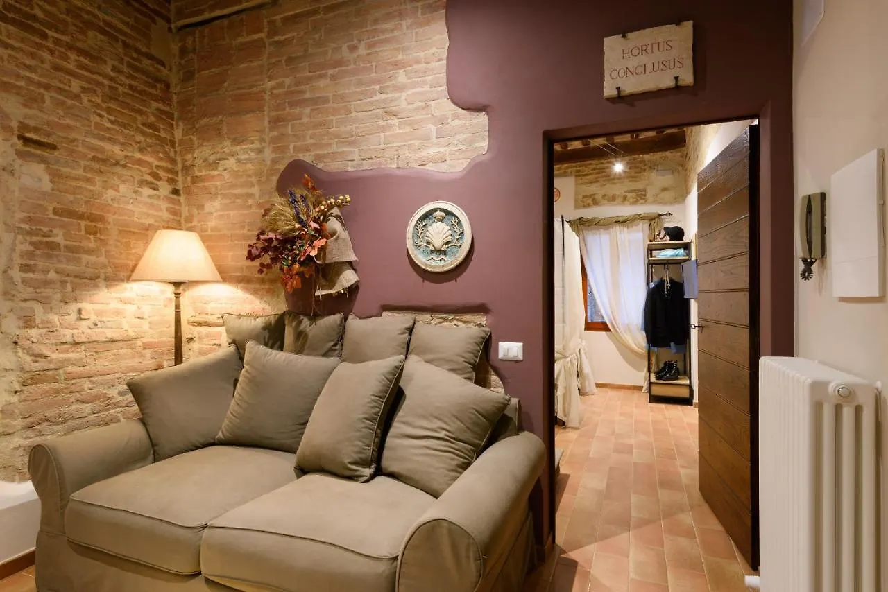 Hortus Conclusus + Free Parking Apartment Siena